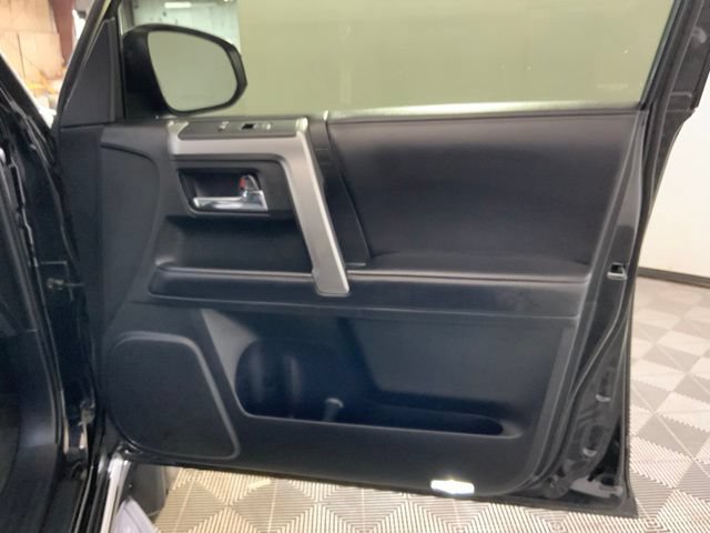 Used 2016 Toyota 4Runner Limited AWD/4WD image 28