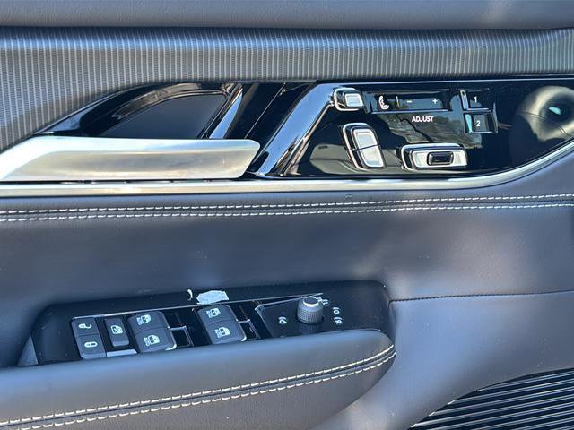 New 2026 Jeep Grand Wagoneer Summit image 17