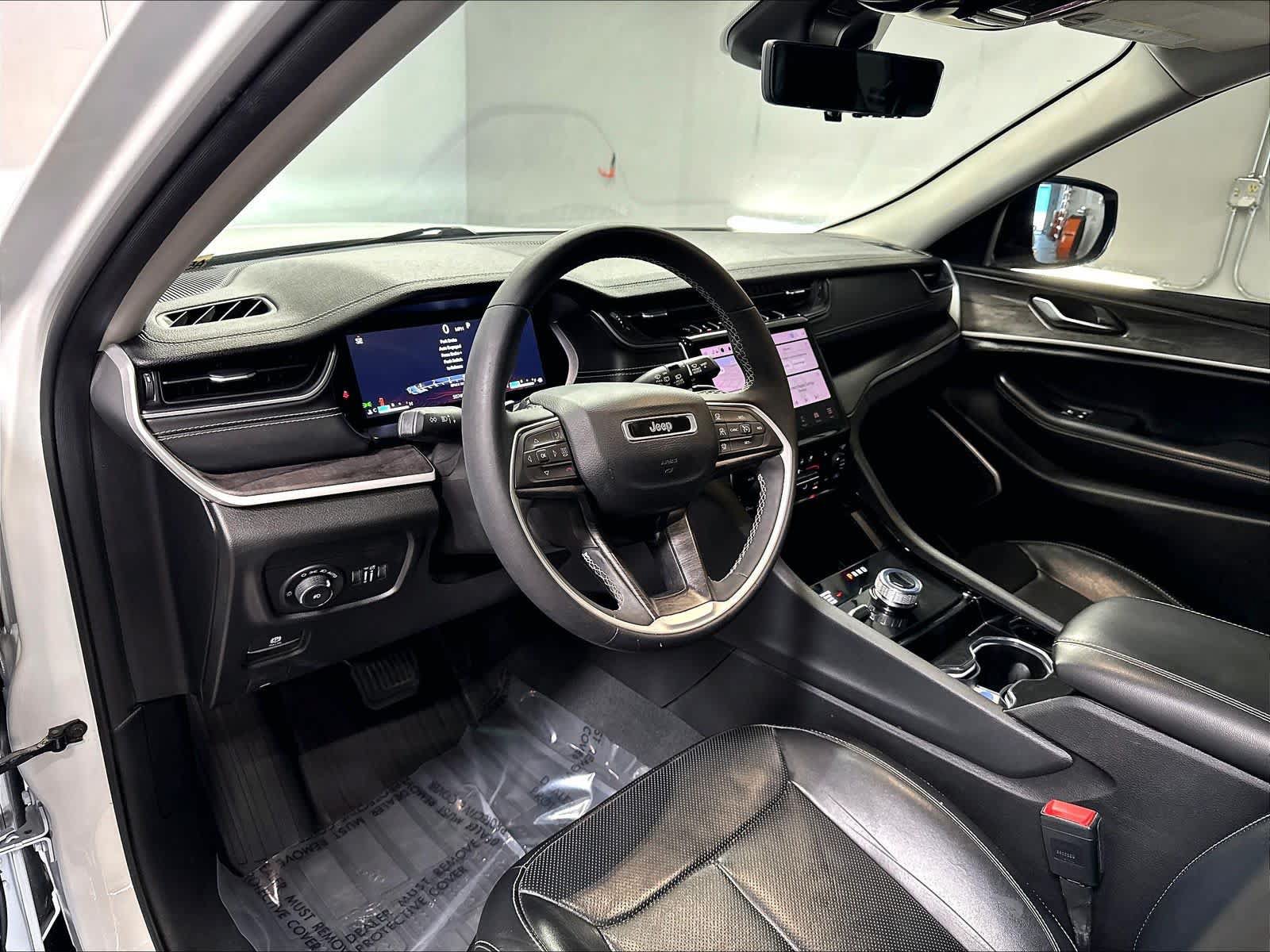 Used 2023 Jeep Grand Cherokee L Limited w/ Luxury Tech Group II AWD/4WD image 15