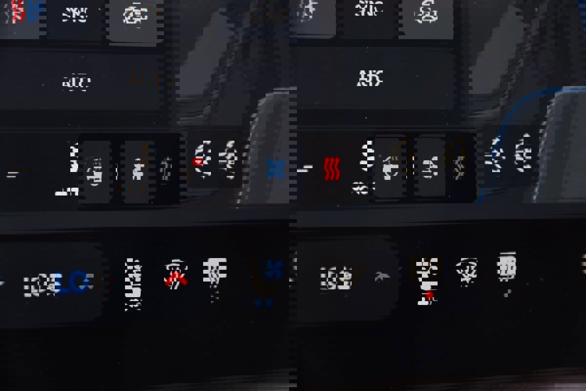 Used 2022 Rivian R1T Adventure image 7