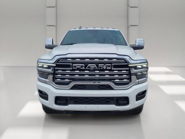 Used 2025 RAM 2500 Limited AWD/4WD image 2