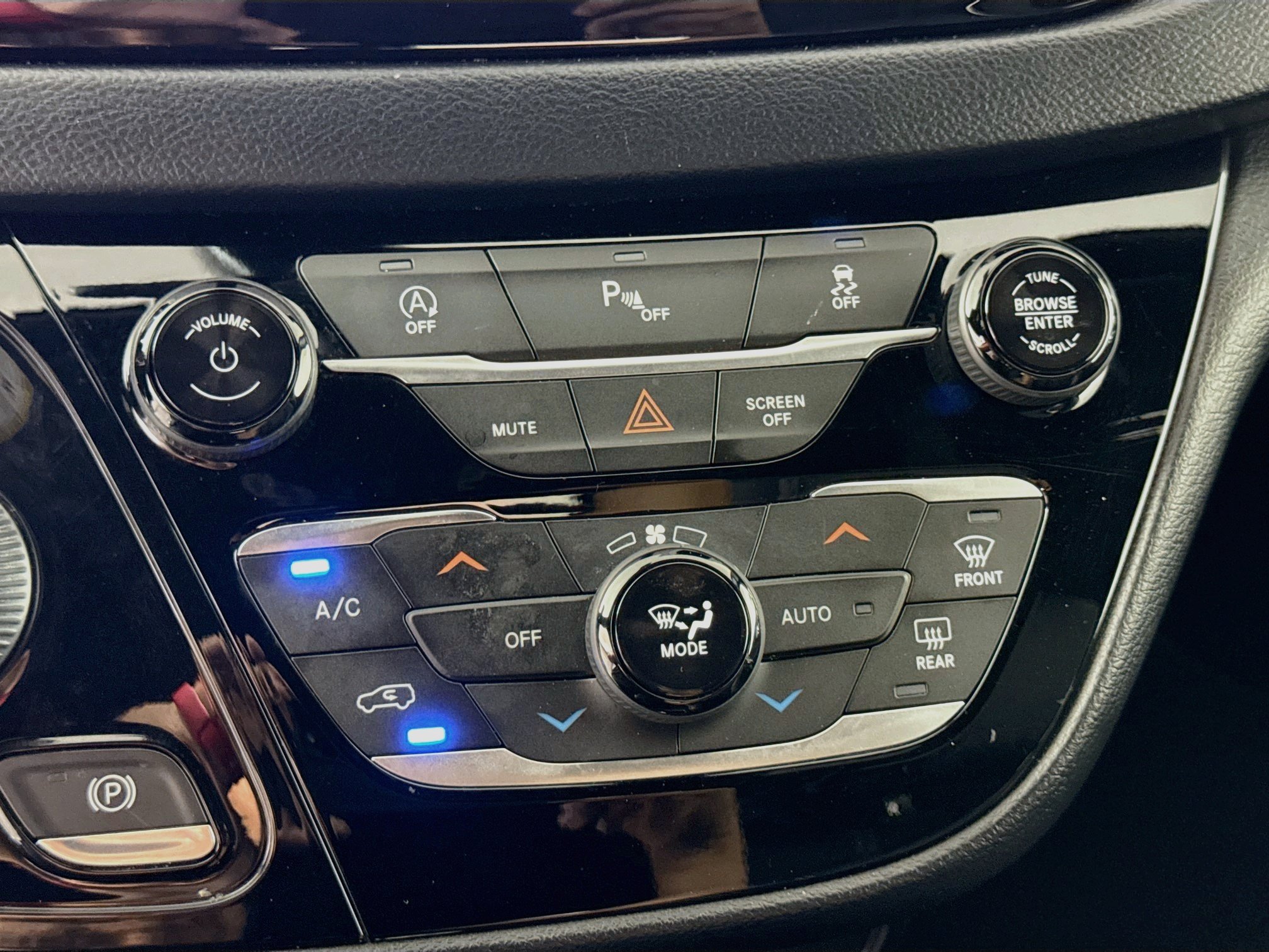 Used 2020 Chrysler Pacifica Touring-L Plus w/ S Appearance Package FWD image 18