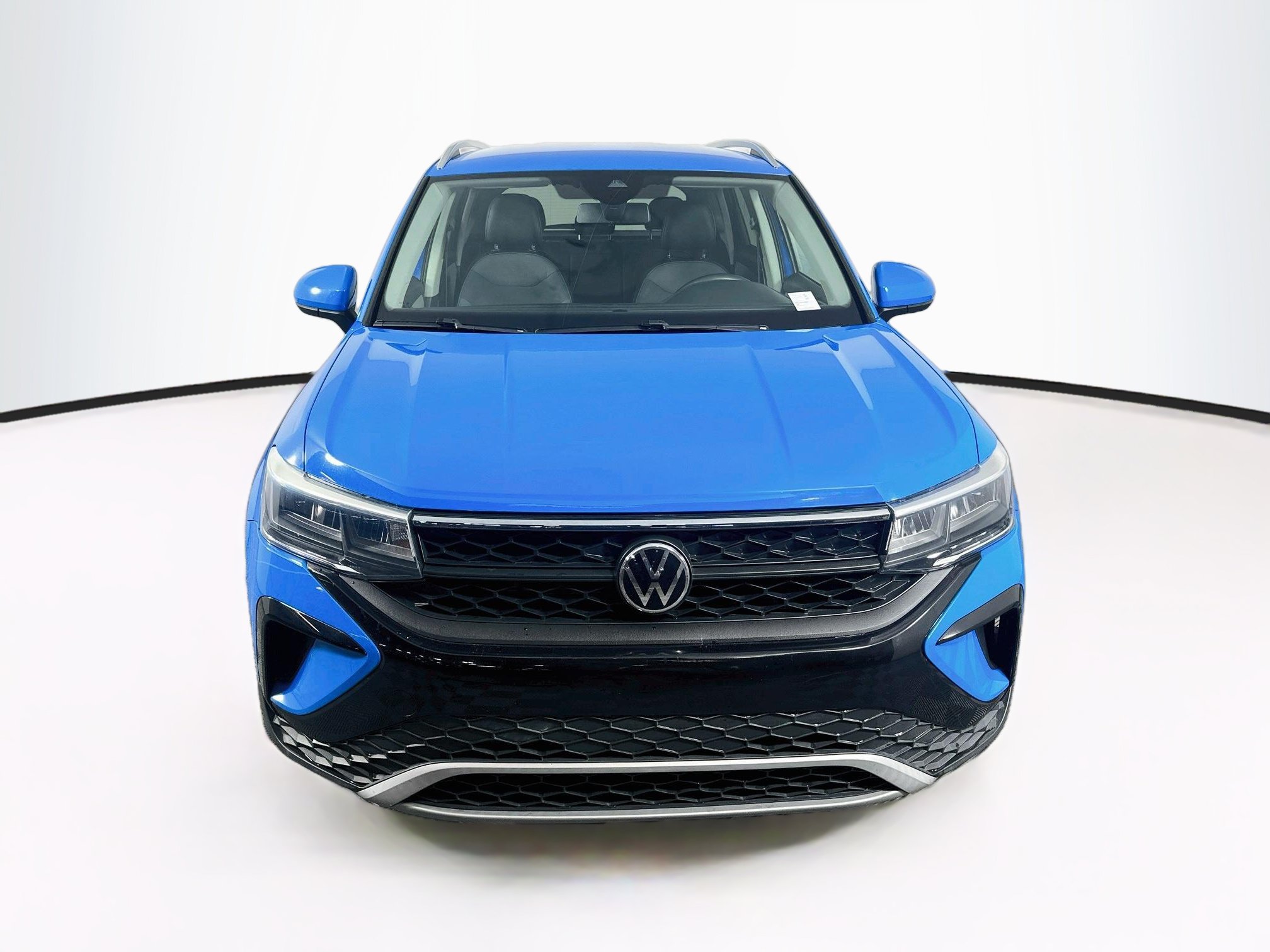 Used 2022 Volkswagen Taos SE w/ IQ.Drive SE Package FWD image 2