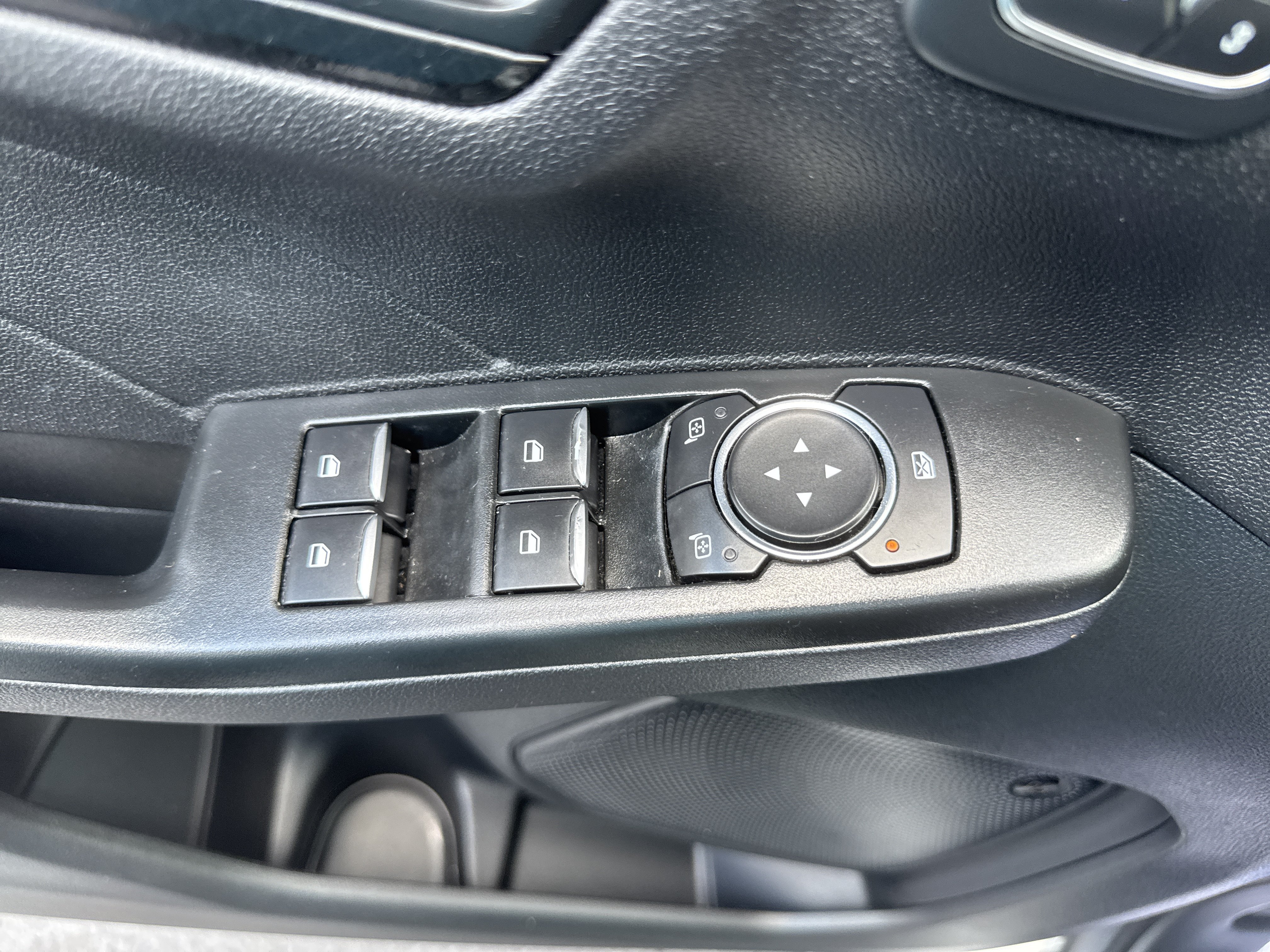 Used 2022 Ford Escape SEL w/ SEL Stealth AWD Package image 9