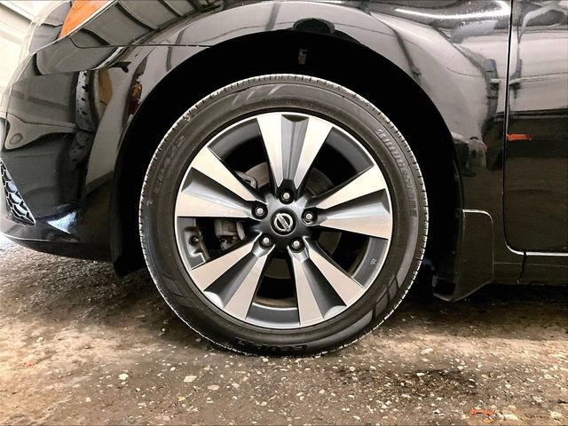 Used 2019 Nissan Sentra SV w/ Special Edition Package FWD image 8