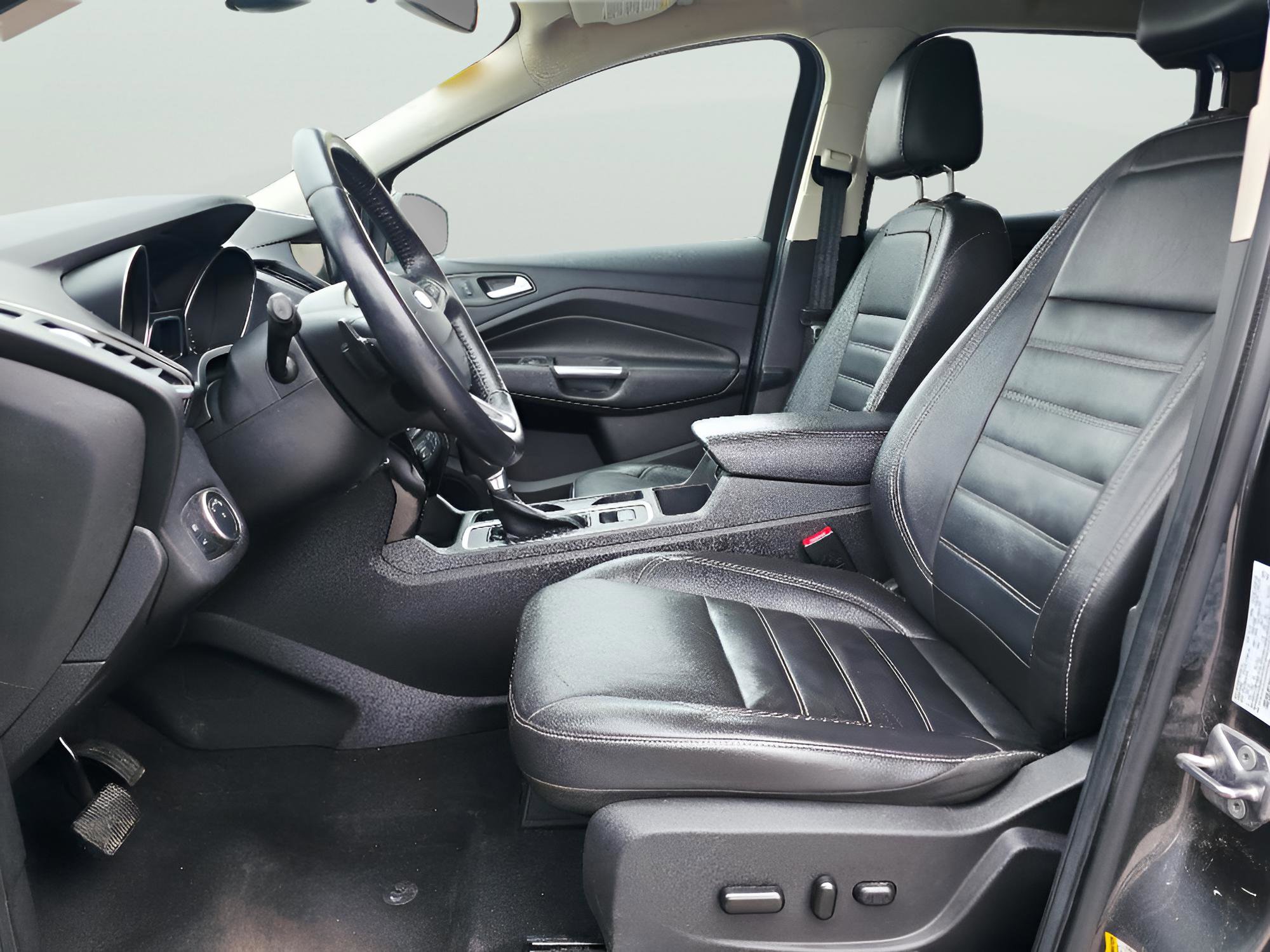 Used 2017 Ford Escape Titanium AWD/4WD image 10