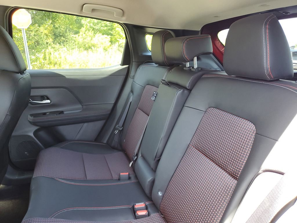 New 2025 Nissan Kicks SR image 25