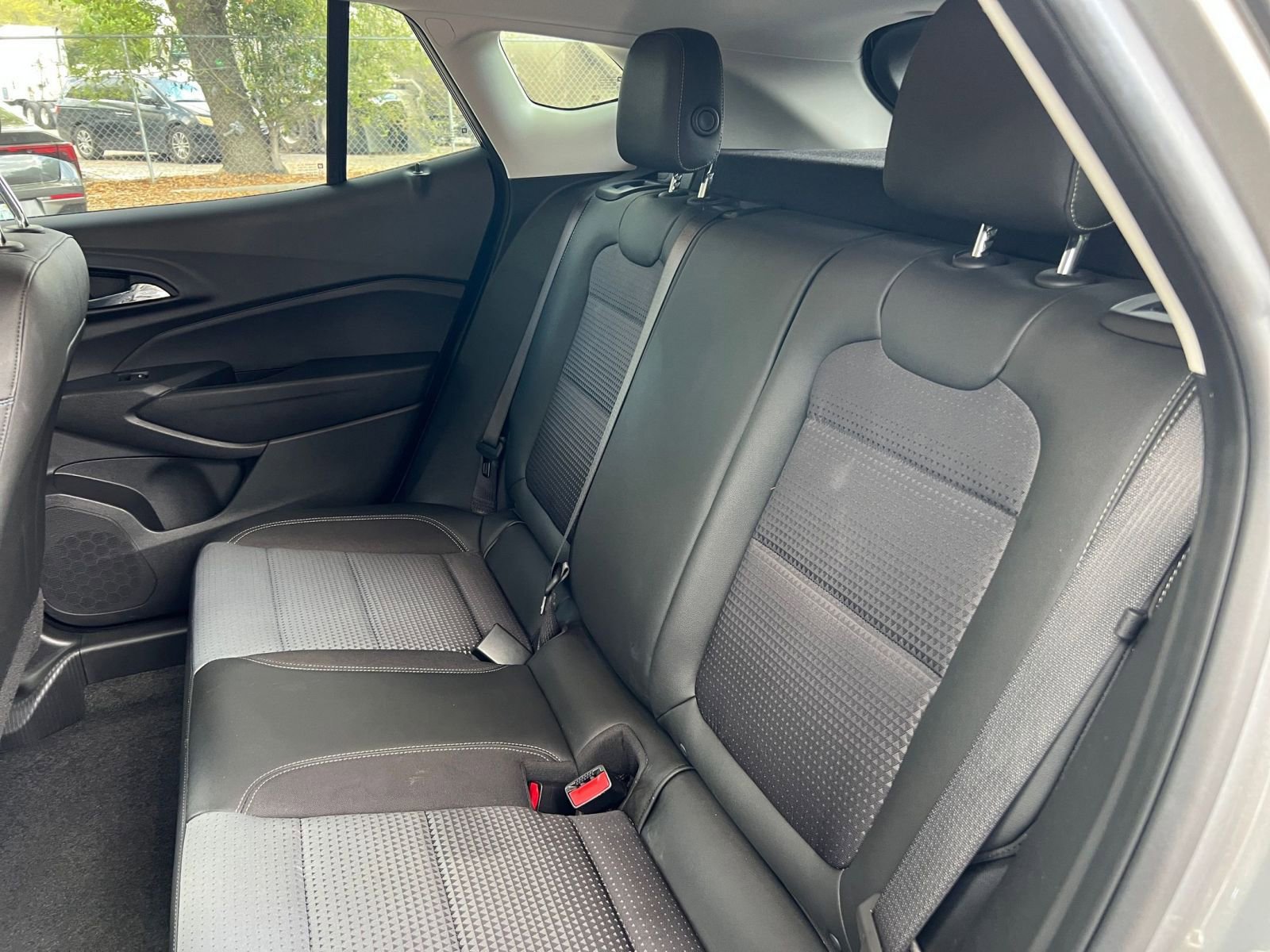 Used 2025 Chevrolet Trax LT image 34