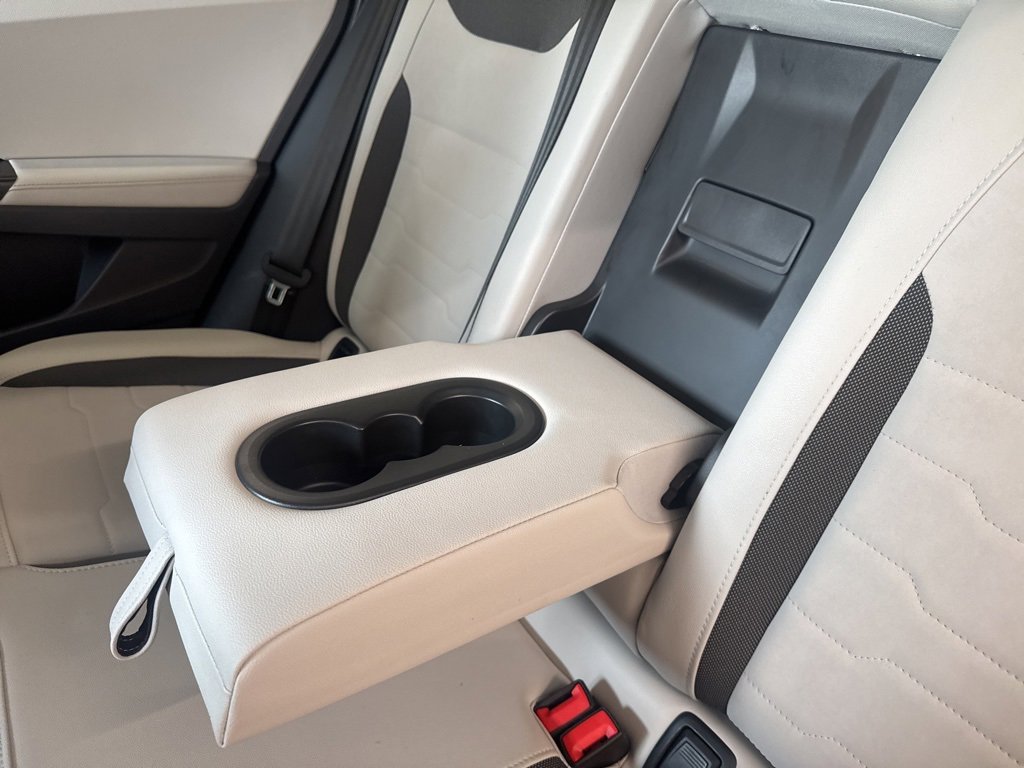 Certified 2025 Volkswagen Taos SE image 29