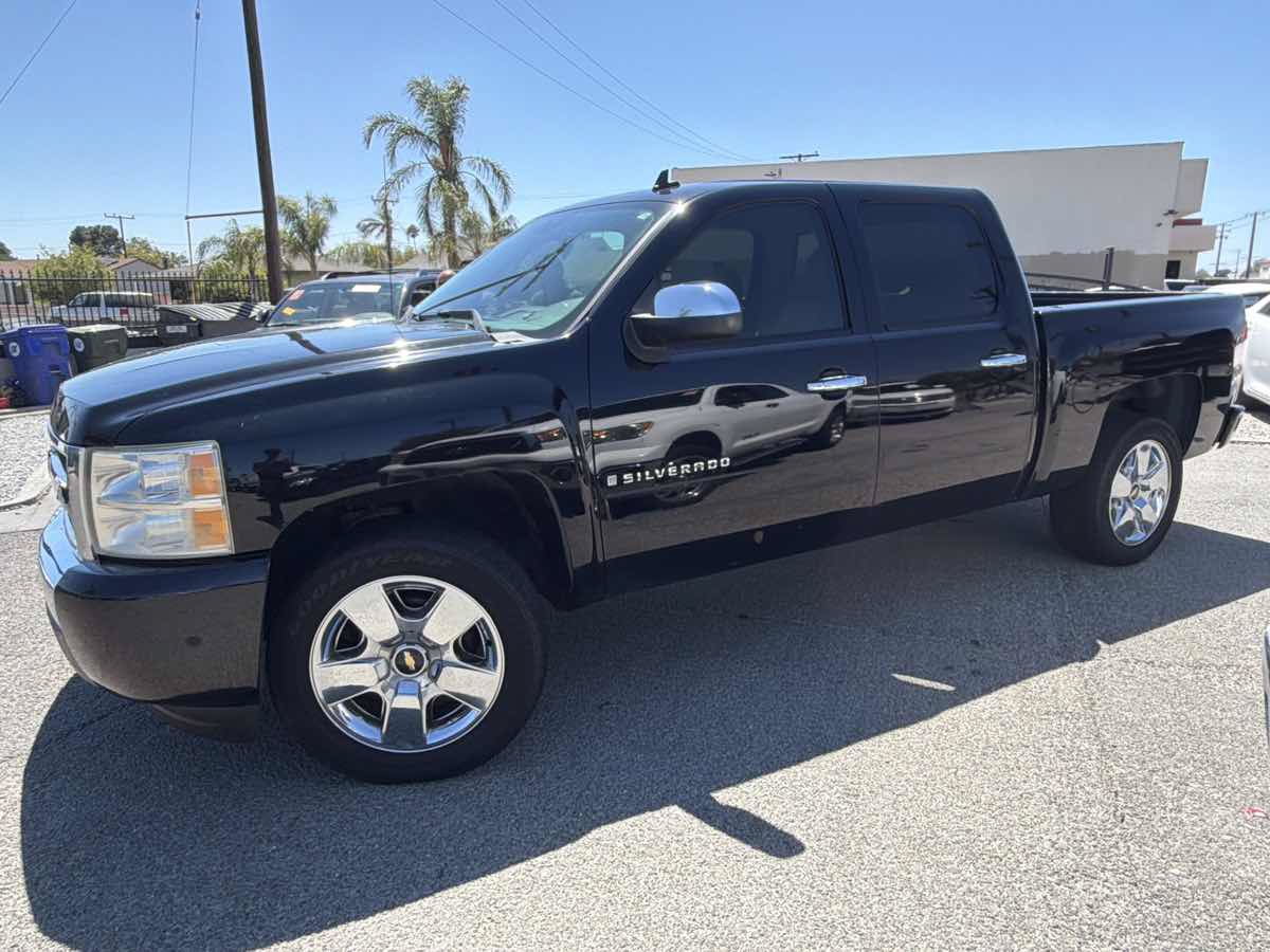 Used 2009 Chevrolet Silverado 1500 LT w/ Regional Value Package RWD image 2