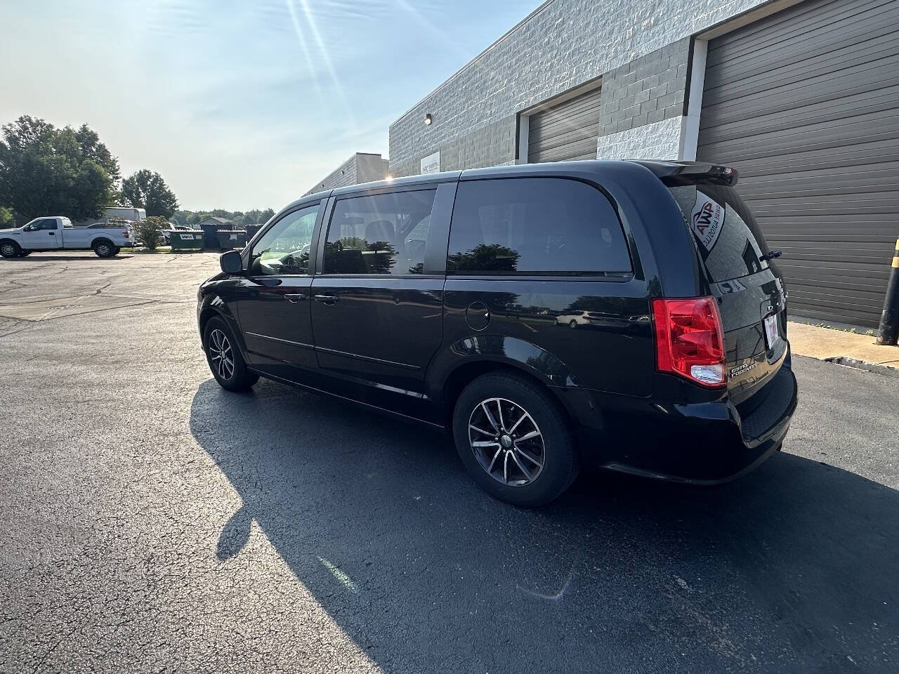 Used 2014 Dodge Grand Caravan SXT w/ Blacktop Package FWD image 3