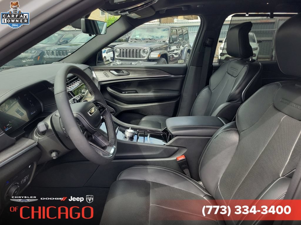 Used 2024 Jeep Grand Cherokee Overland w/ Luxury Tech Group IV AWD/4WD image 19
