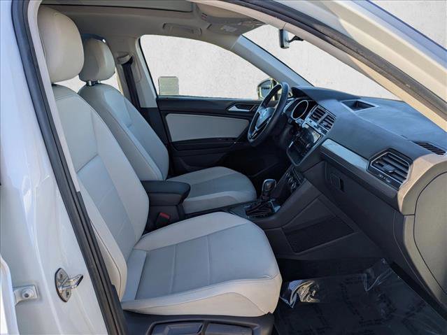 Used 2020 Volkswagen Tiguan SE w/ Panoramic Sunroof Package image 21