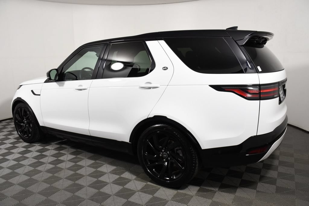 Used 2025 Land Rover Discovery Dynamic SE AWD/4WD image 3