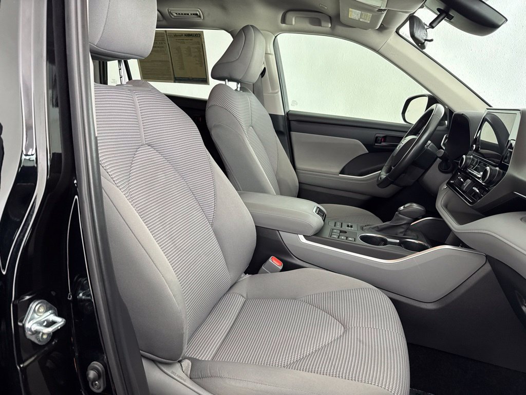 Used 2024 Toyota Highlander LE AWD/4WD image 36
