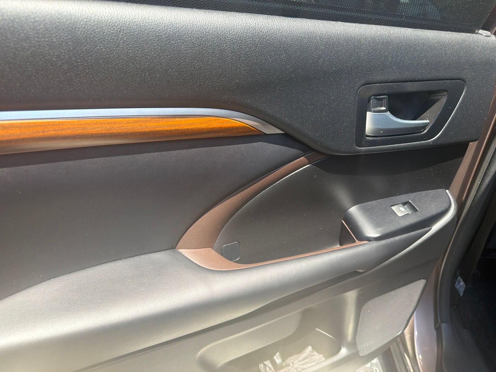 Used 2018 Toyota Highlander Limited FWD image 18