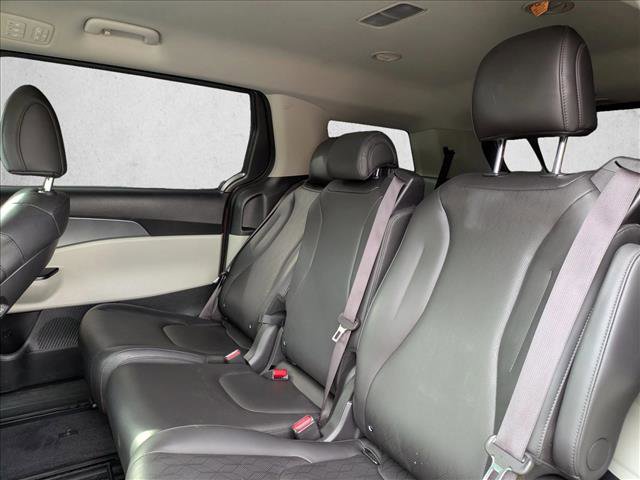 Used 2024 Kia Carnival LX image 15
