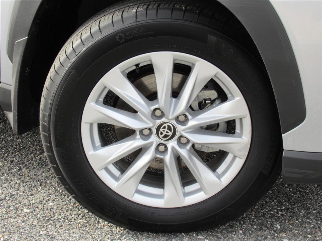 Used 2024 Toyota Corolla Cross LE image 7