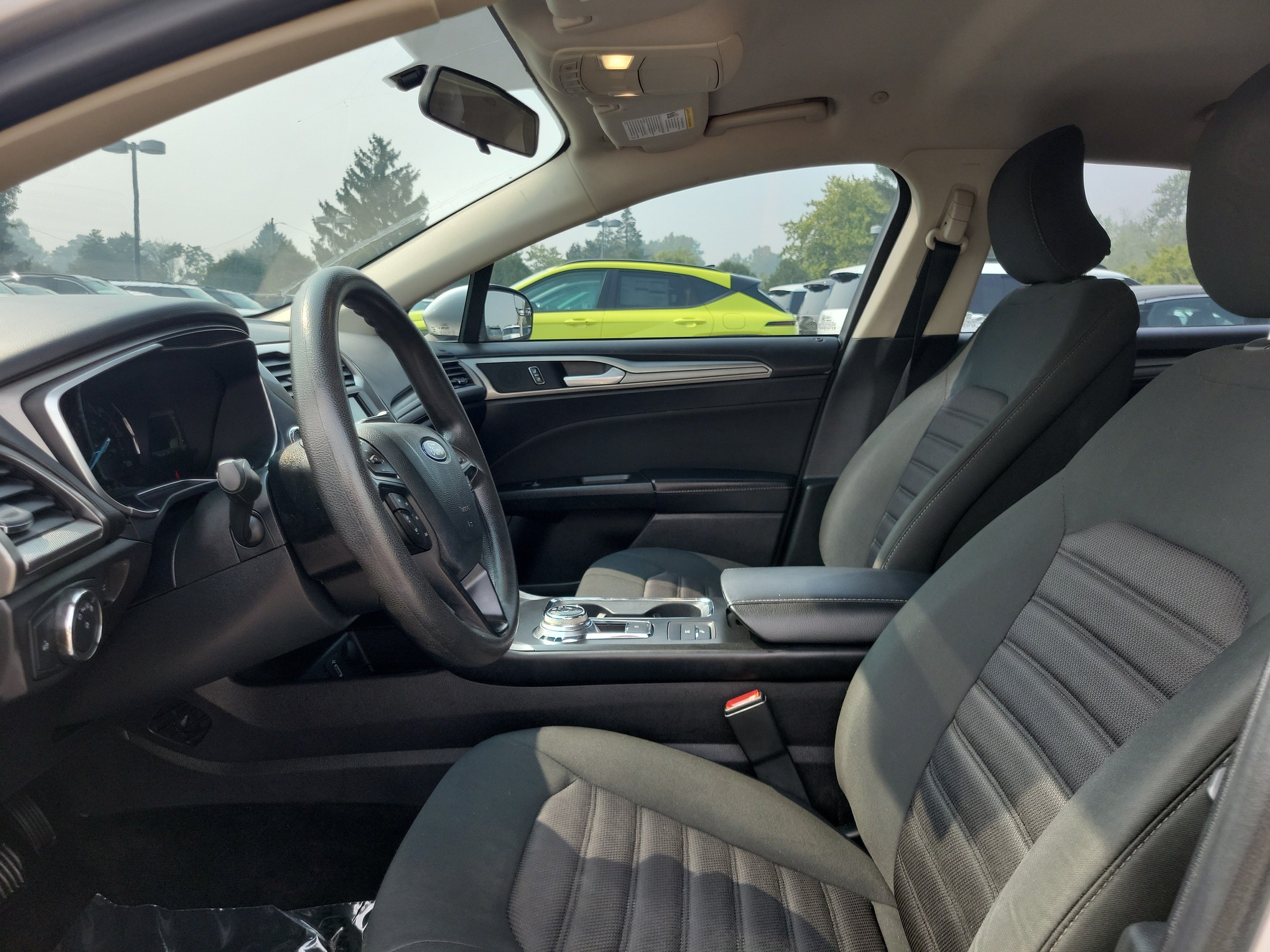 Used 2018 Ford Fusion SE FWD image 15