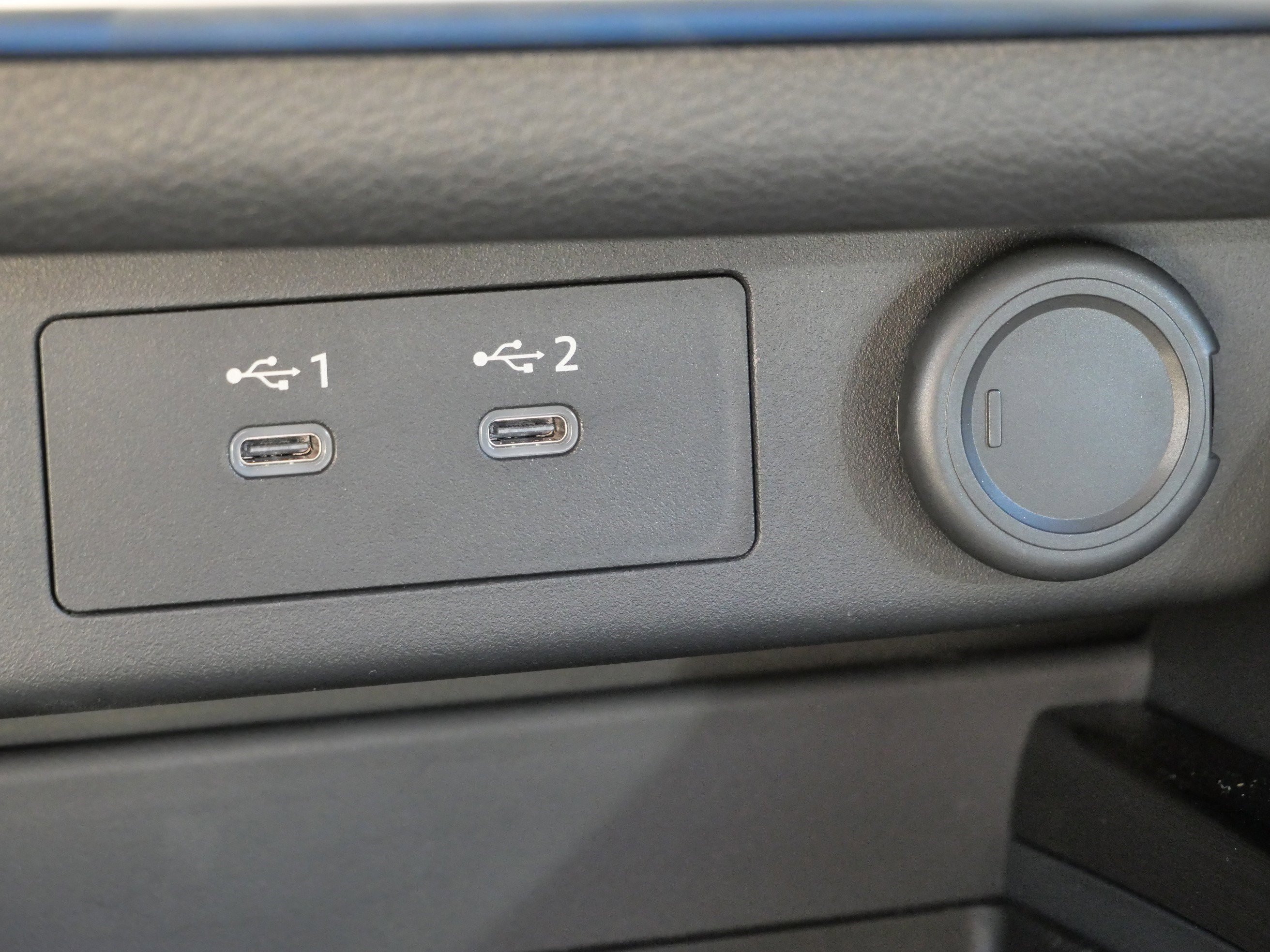 Used 2025 Nissan Rogue SV image 28