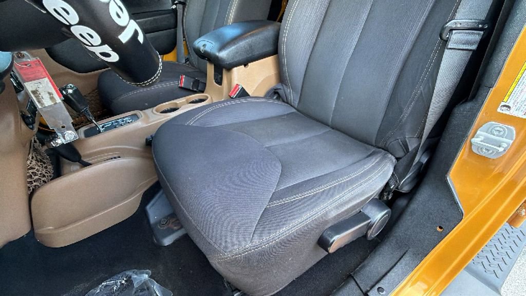 Used 2014 Jeep Wrangler Unlimited Sahara w/ Dual Top Group image 18