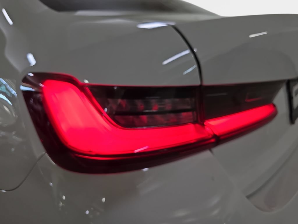 Used 2024 BMW 330i Sedan w/ Convenience Package RWD image 32