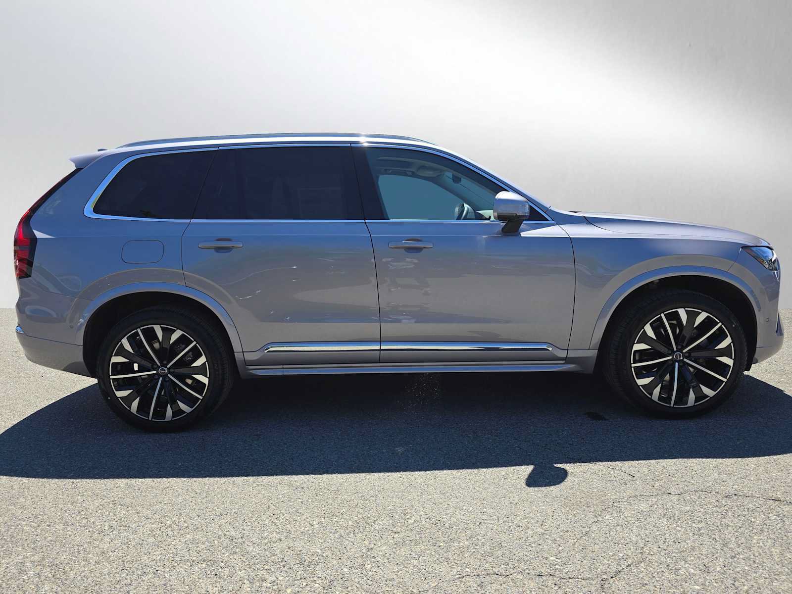 New 2026 Volvo XC90 B6 Plus w/ Protection Package AWD/4WD image 2