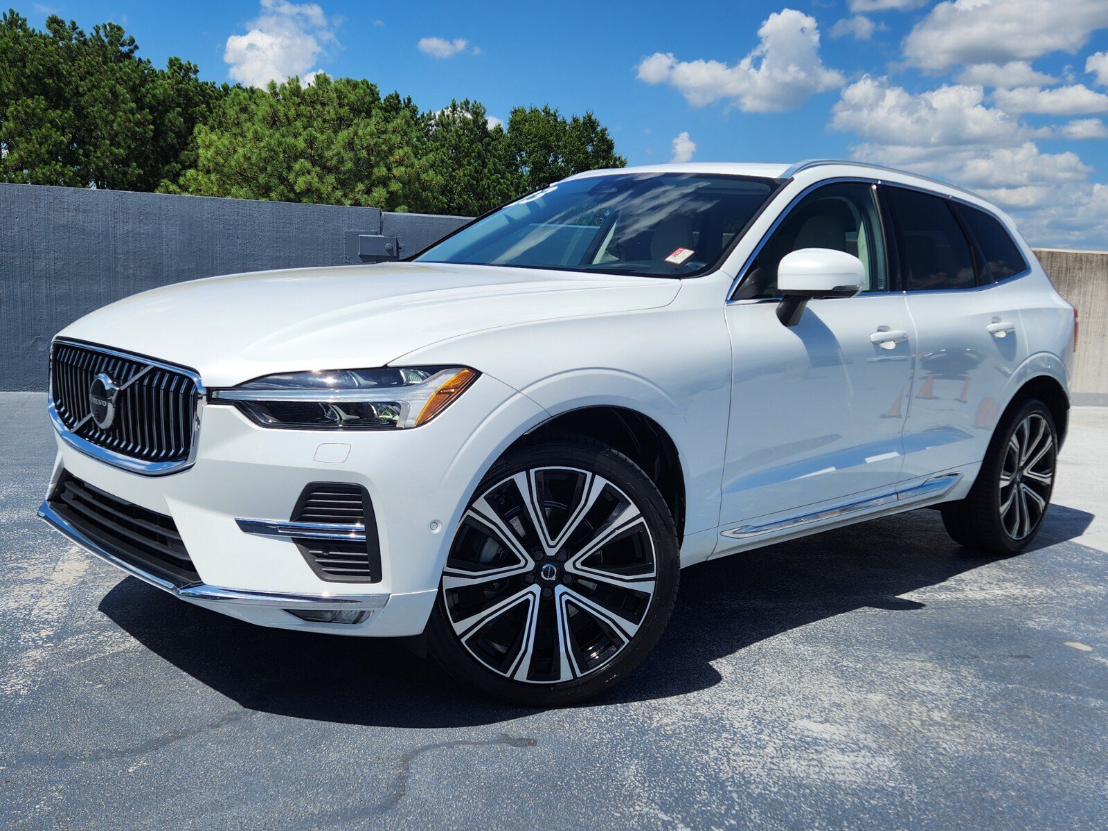 Used 2023 Volvo XC60 B5 Ultimate w/ Climate Package