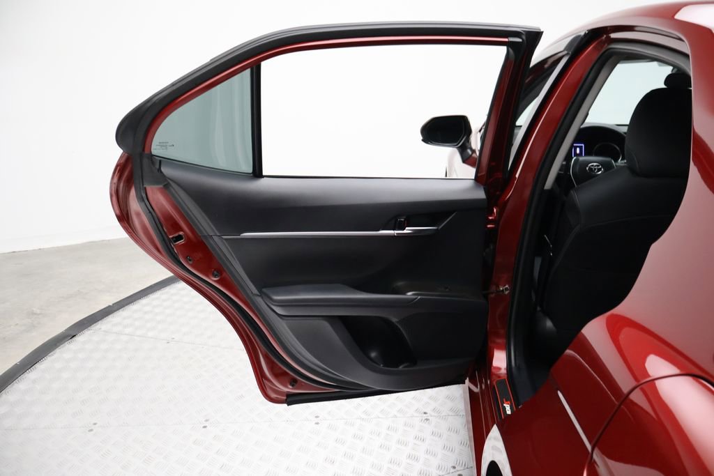 Used 2022 Toyota Camry LE image 21