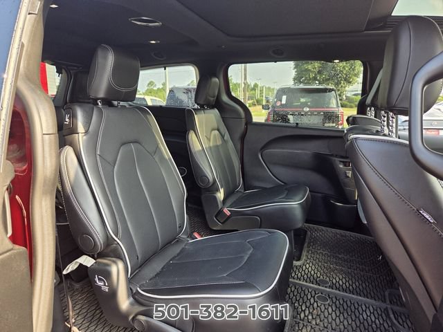 Used 2026 Chrysler Pacifica Limited w/ Uconnect Theater Family Group FWD image 22