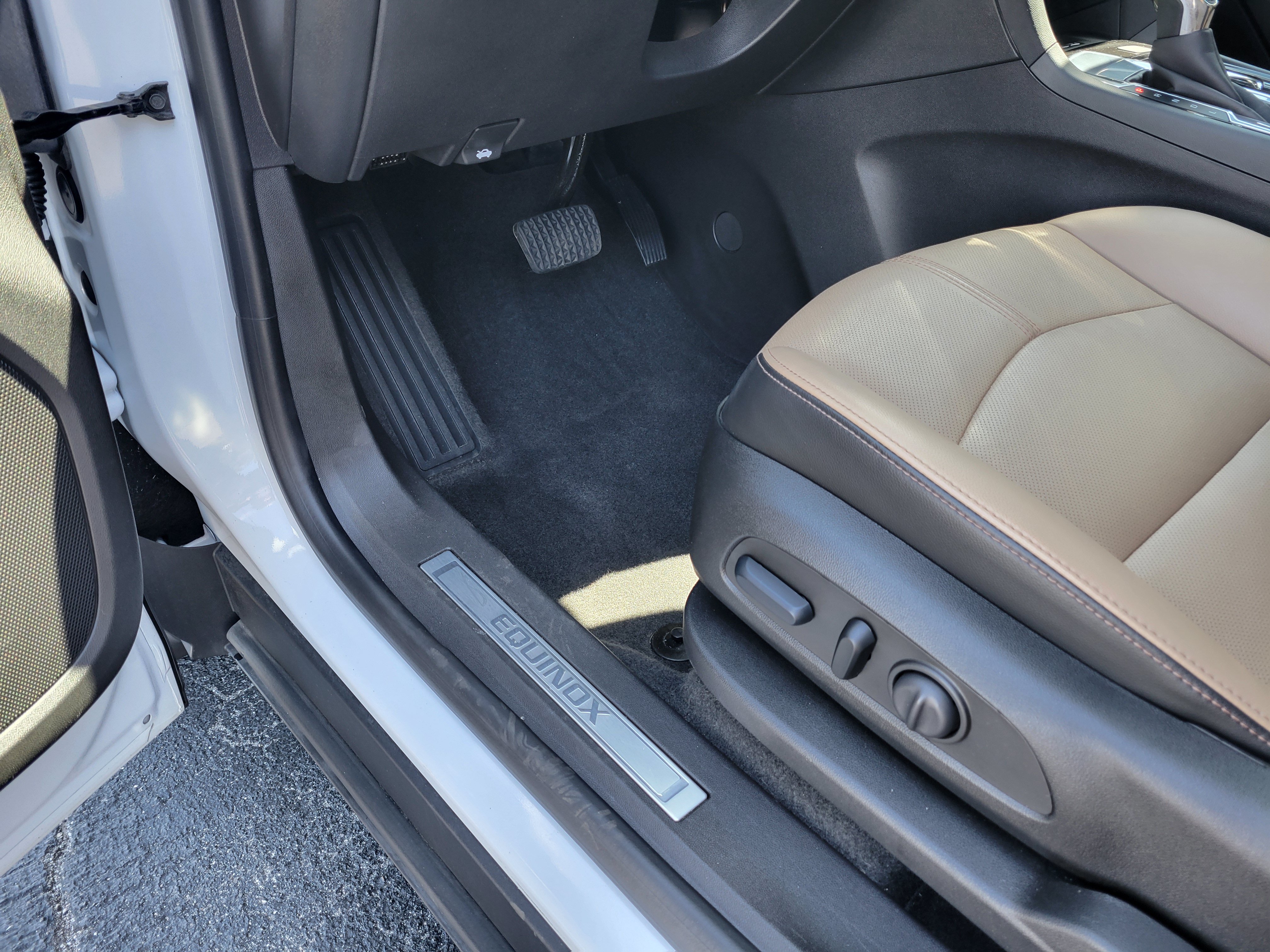 Certified 2024 Chevrolet Equinox Premier FWD image 23