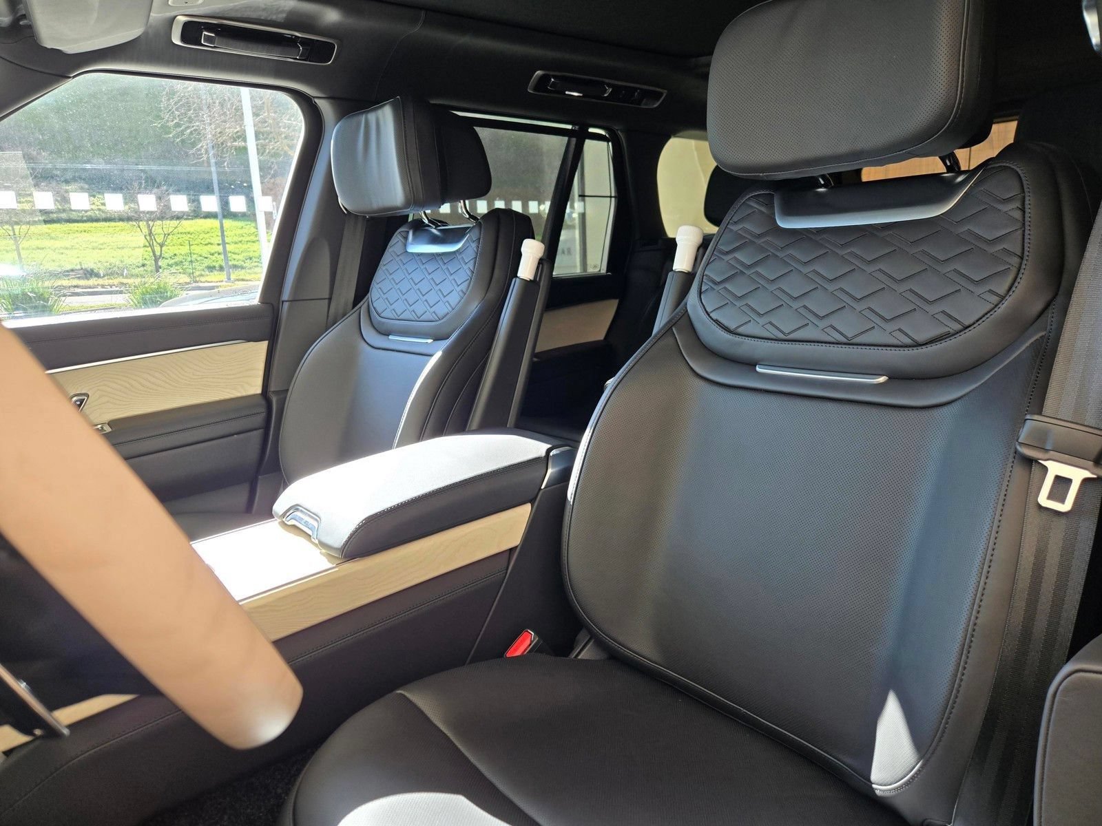 New 2026 Land Rover Range Rover SV AWD/4WD image 13