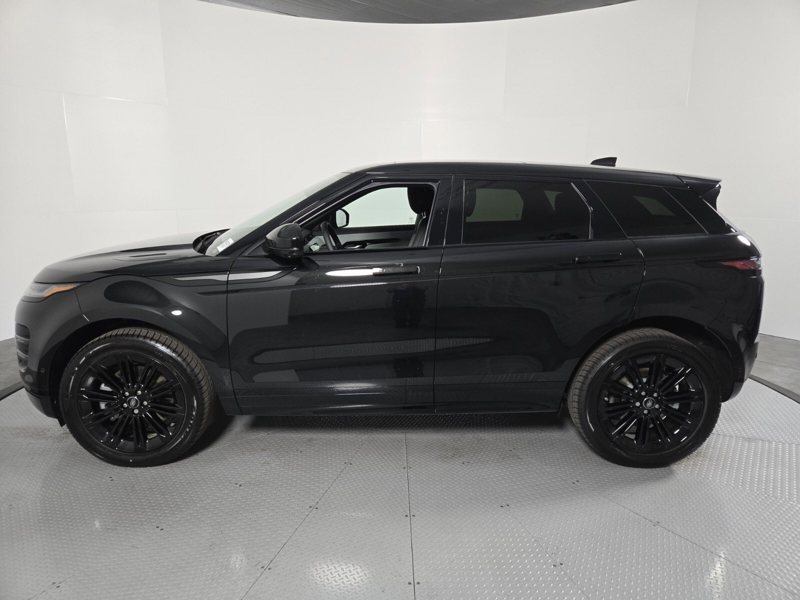 New 2026 Land Rover Range Rover Evoque Dynamic SE image 8