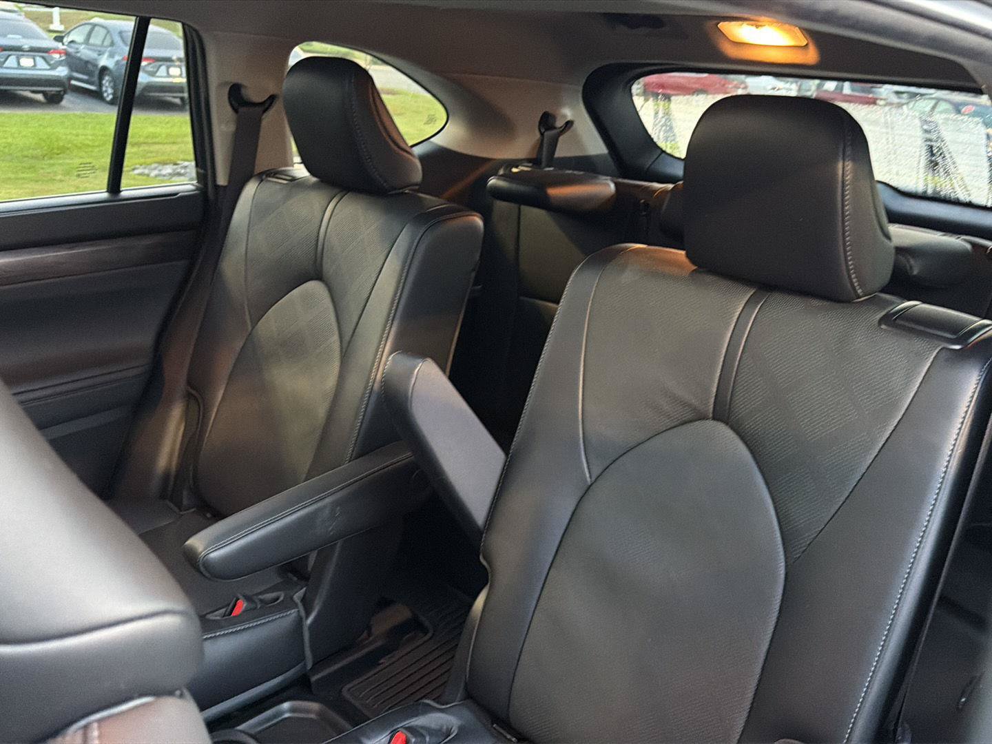 Used 2022 Toyota Highlander Platinum FWD image 34