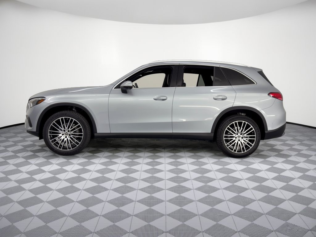 Used 2023 Mercedes-Benz GLC 300 image 2