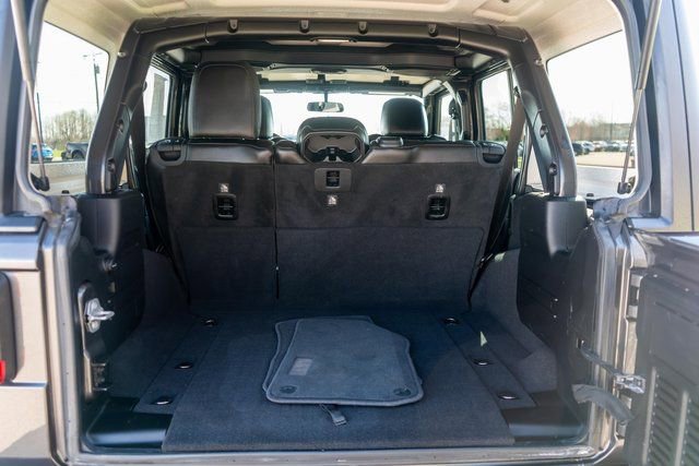 Used 2018 Jeep Wrangler Unlimited Sahara w/ LED Lighting Group image 10