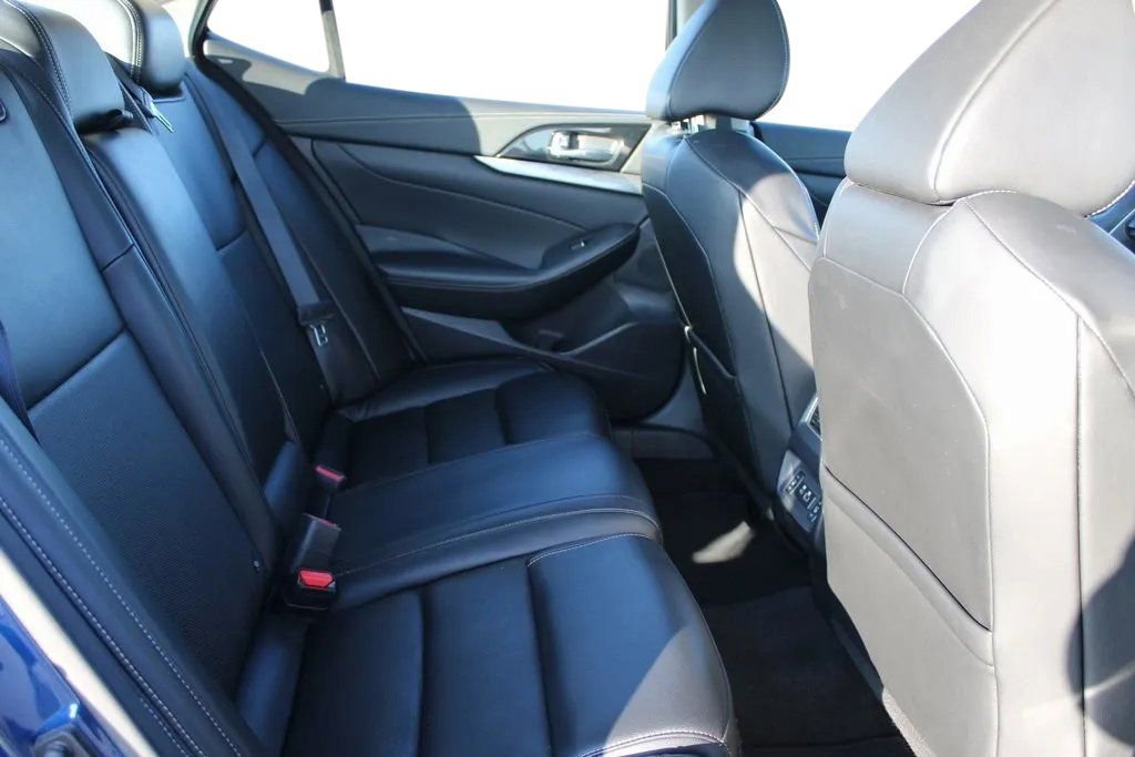 Used 2023 Nissan Maxima SL FWD image 22