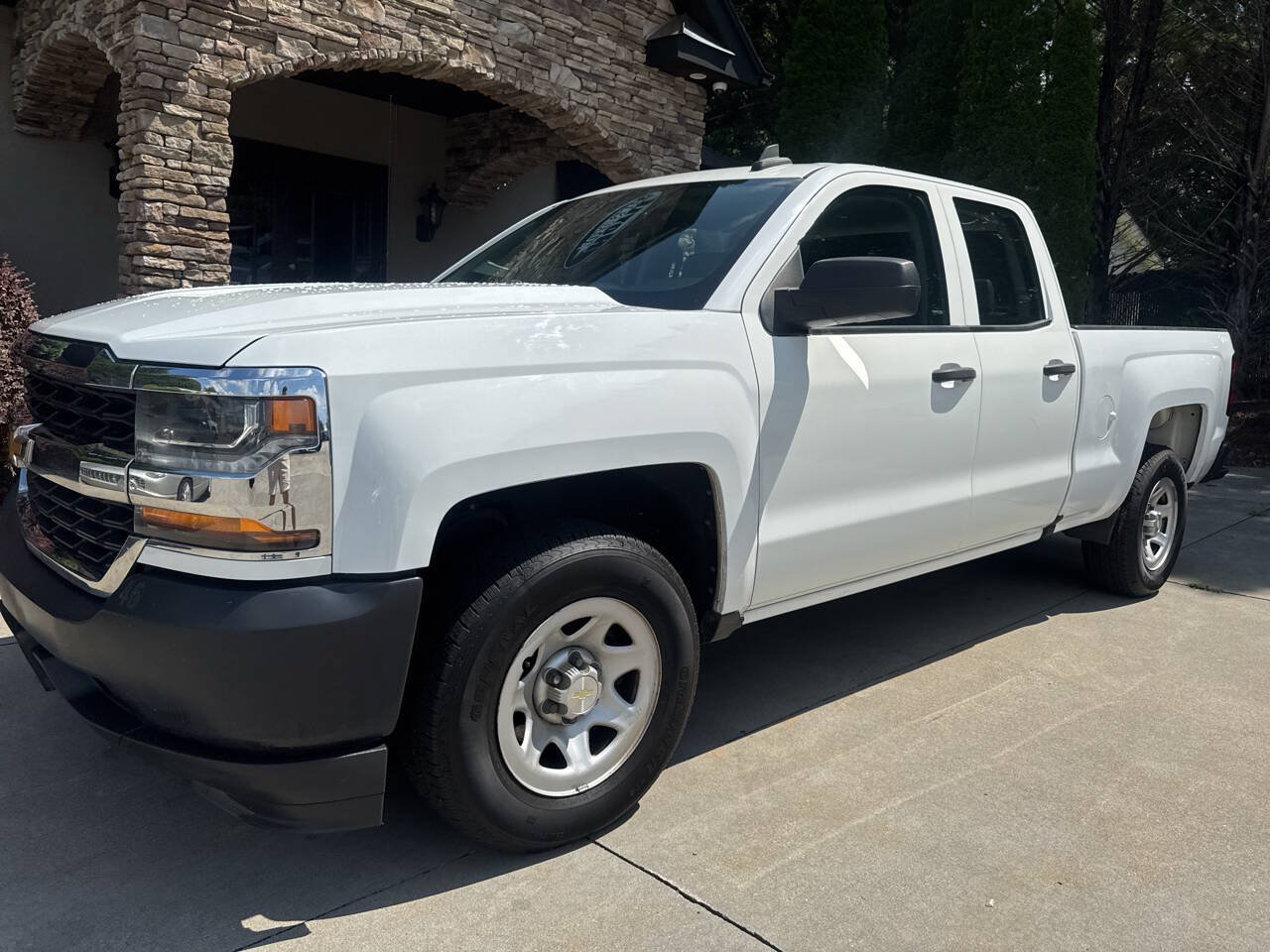 Used 2017 Chevrolet Silverado 1500 W/T RWD image 2