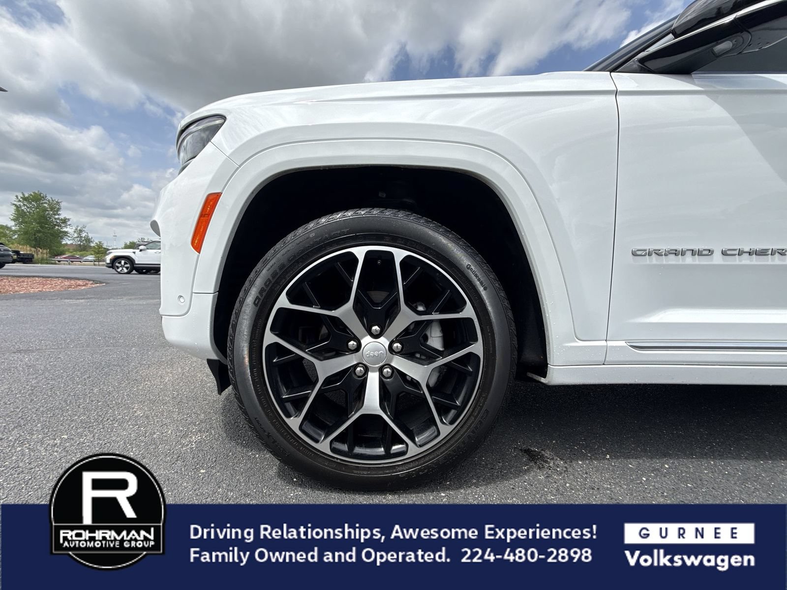 Used 2025 Jeep Grand Cherokee Summit AWD/4WD image 11