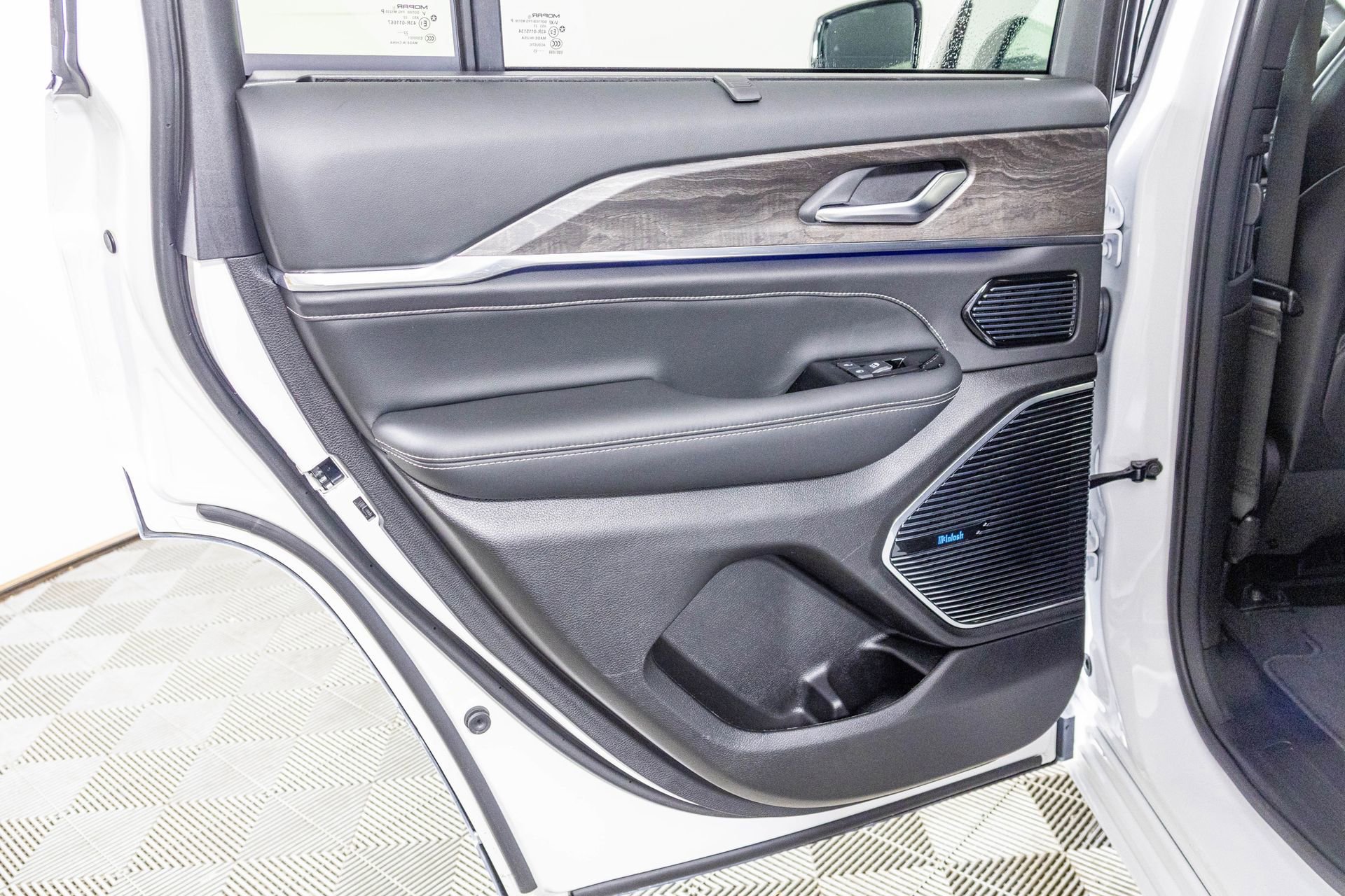 Used 2023 Jeep Grand Cherokee Overland w/ Adv Protech Group III image 36