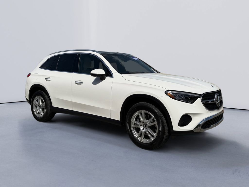 Used 2024 Mercedes-Benz GLC 300 4MATIC image 1