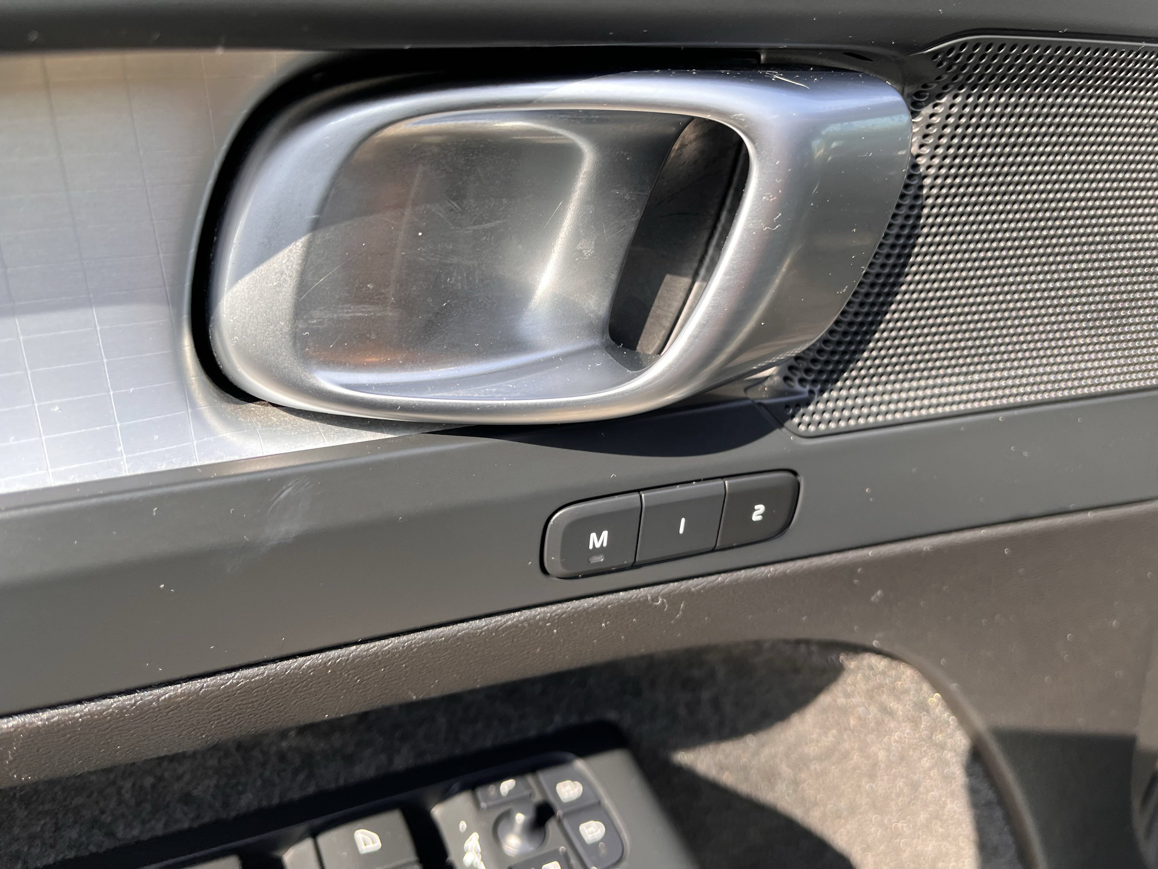 Certified 2025 Volvo XC40 B5 Core AWD/4WD image 9