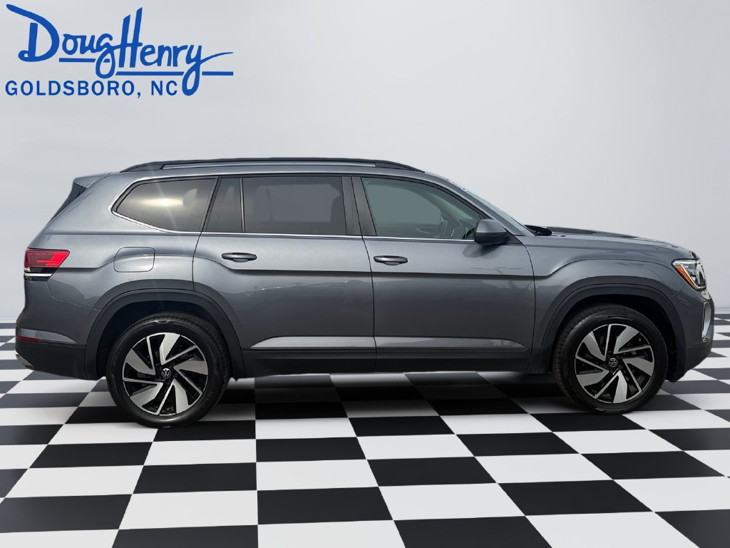 Used 2025 Volkswagen Atlas SE AWD/4WD image 6