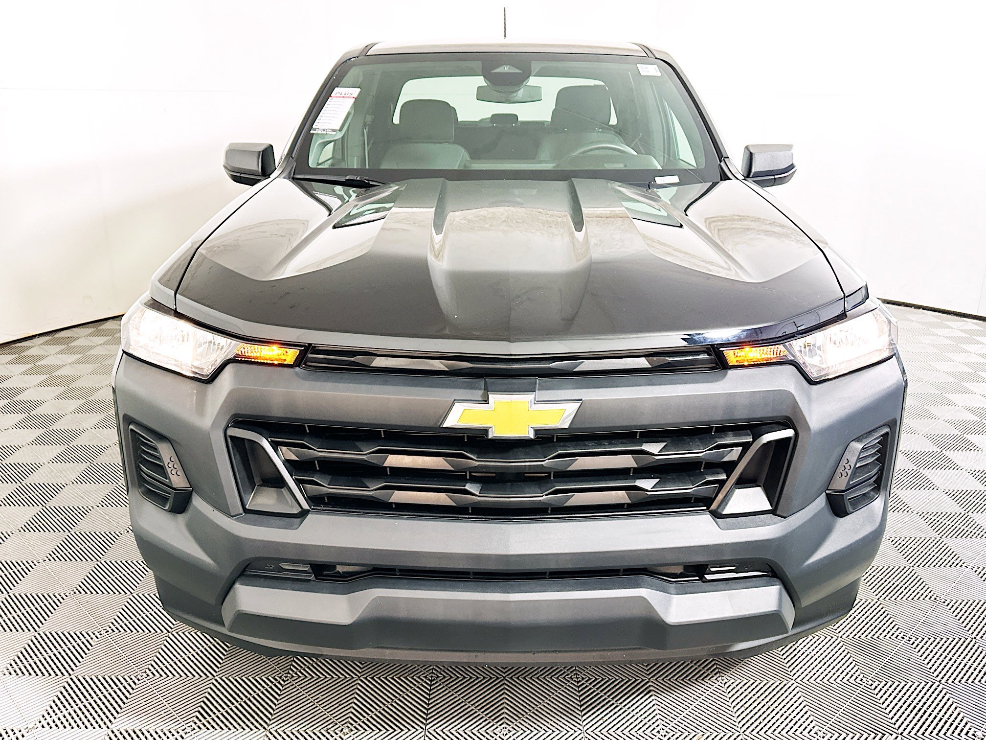 Used 2024 Chevrolet Colorado W/T image 8