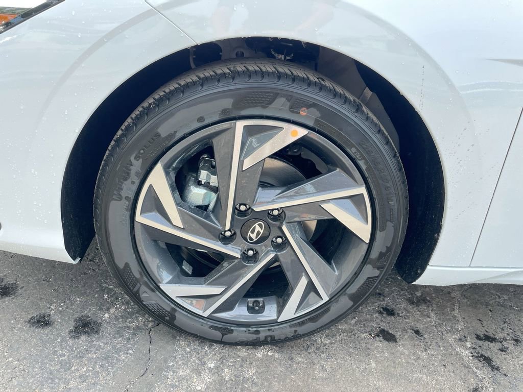 Used 2025 Hyundai Elantra Sport image 36