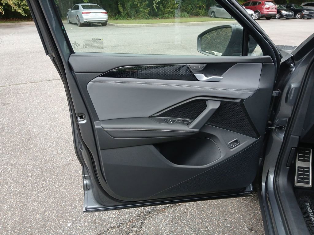 New 2026 Volkswagen Tiguan SE R-Line image 10