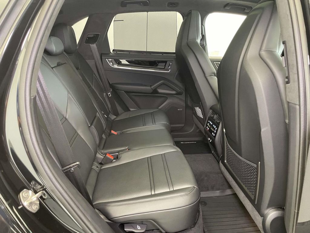 New 2025 Porsche Cayenne Turbo AWD/4WD image 23