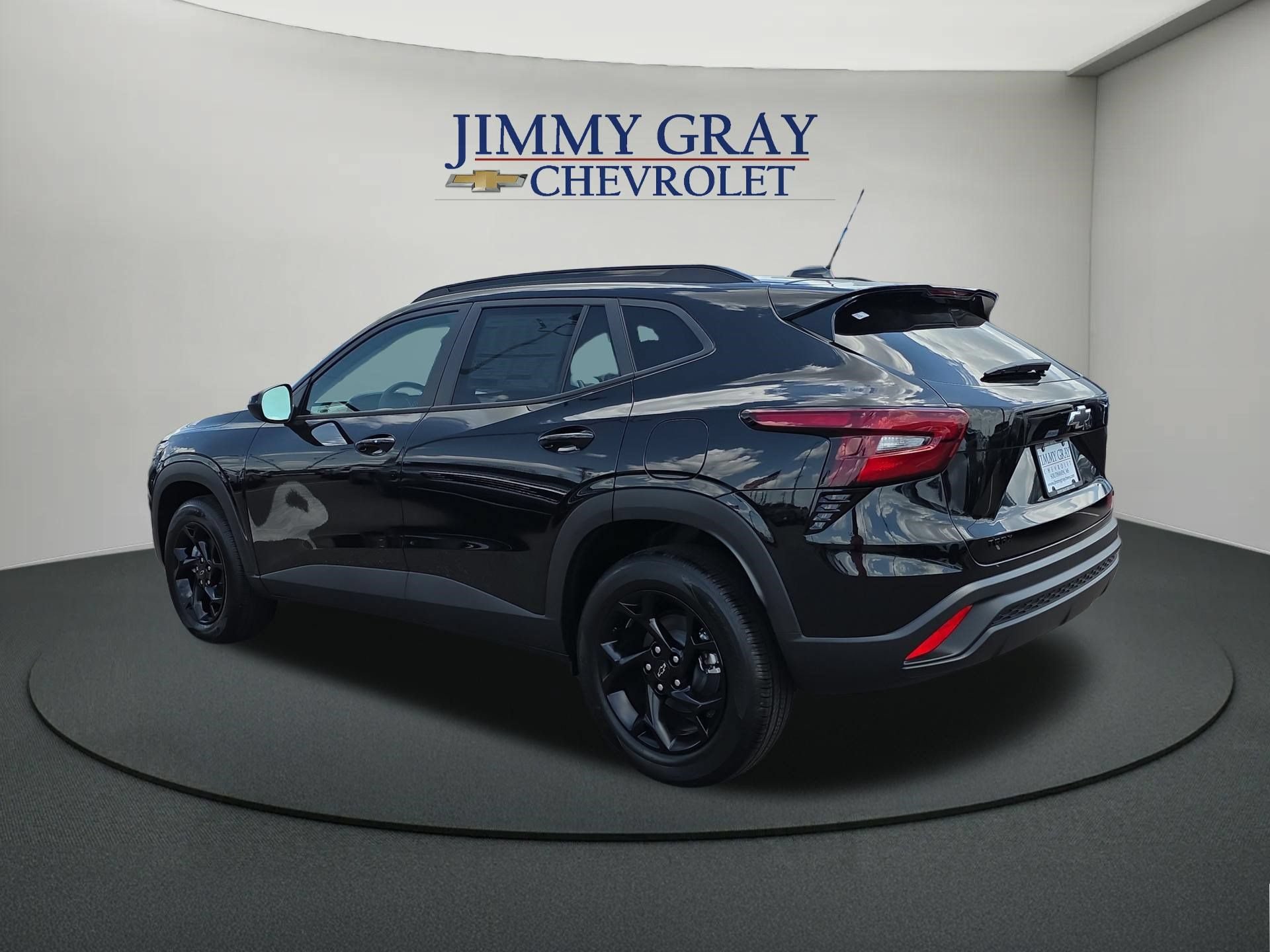 New 2026 Chevrolet Trax LT w/ Midnight Edition FWD image 3