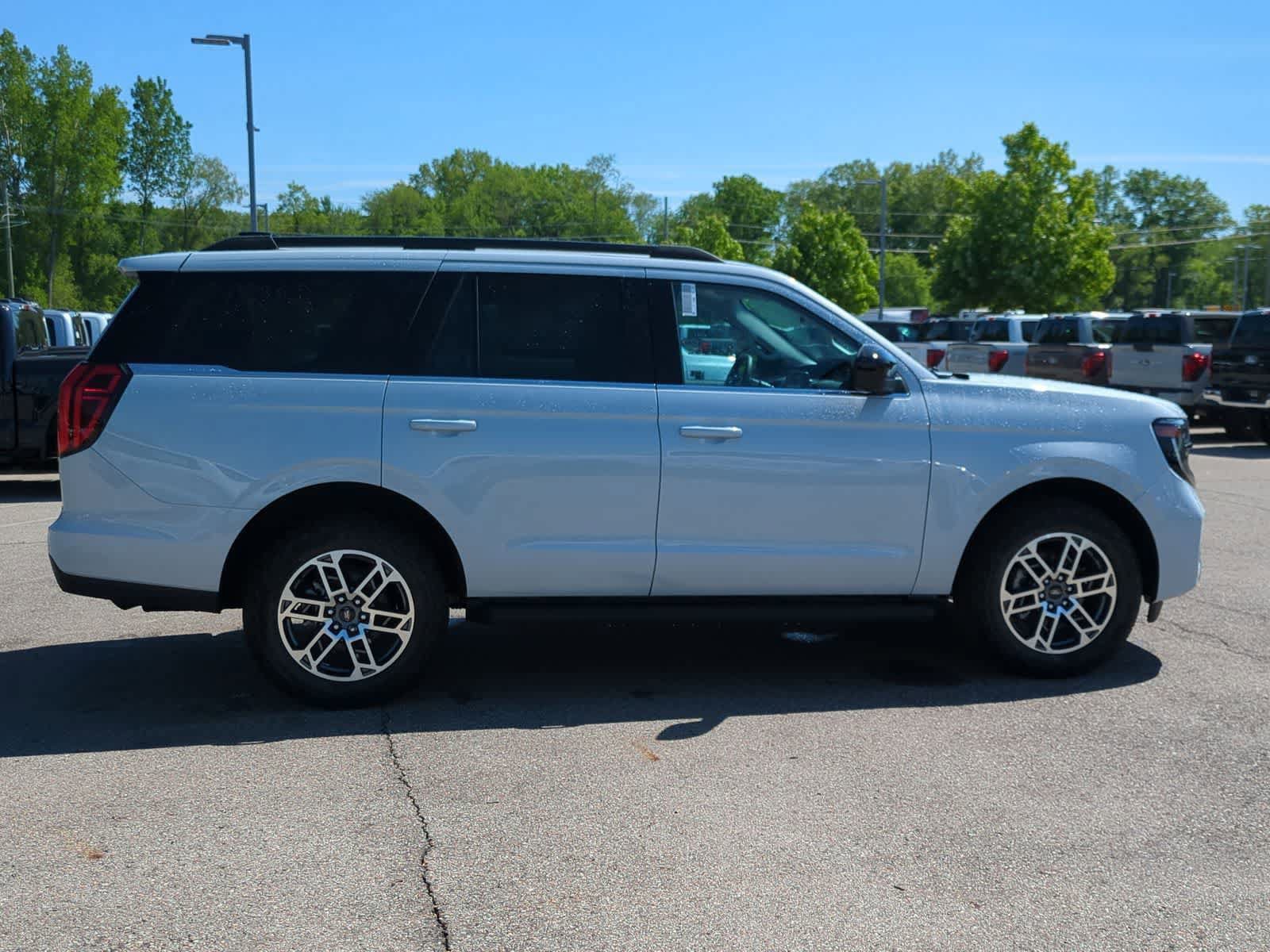 New 2026 Ford Expedition Active AWD/4WD image 9