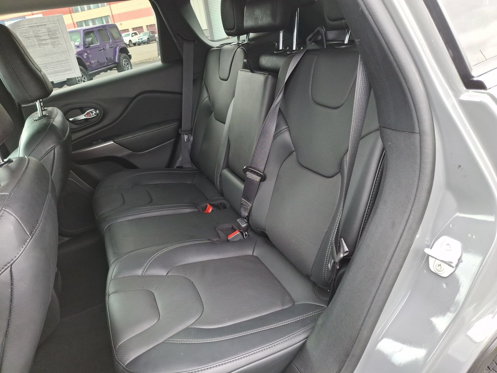 Used 2021 Jeep Cherokee Latitude Lux w/ Comfort/Convenience Group AWD/4WD image 18